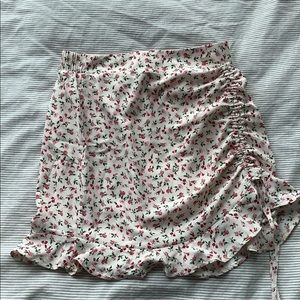cute floral skirt!